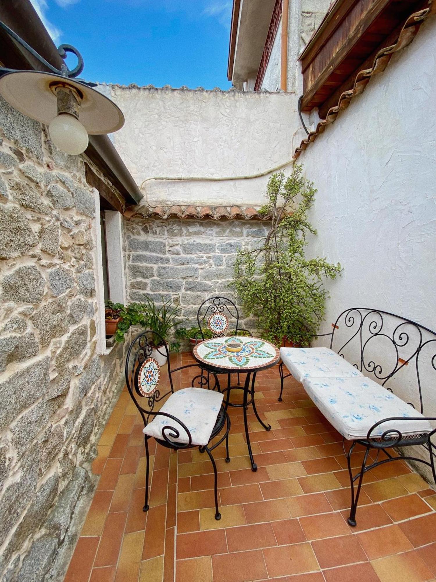 Domos Antigas Bed & Breakfast Bottidda Exterior photo